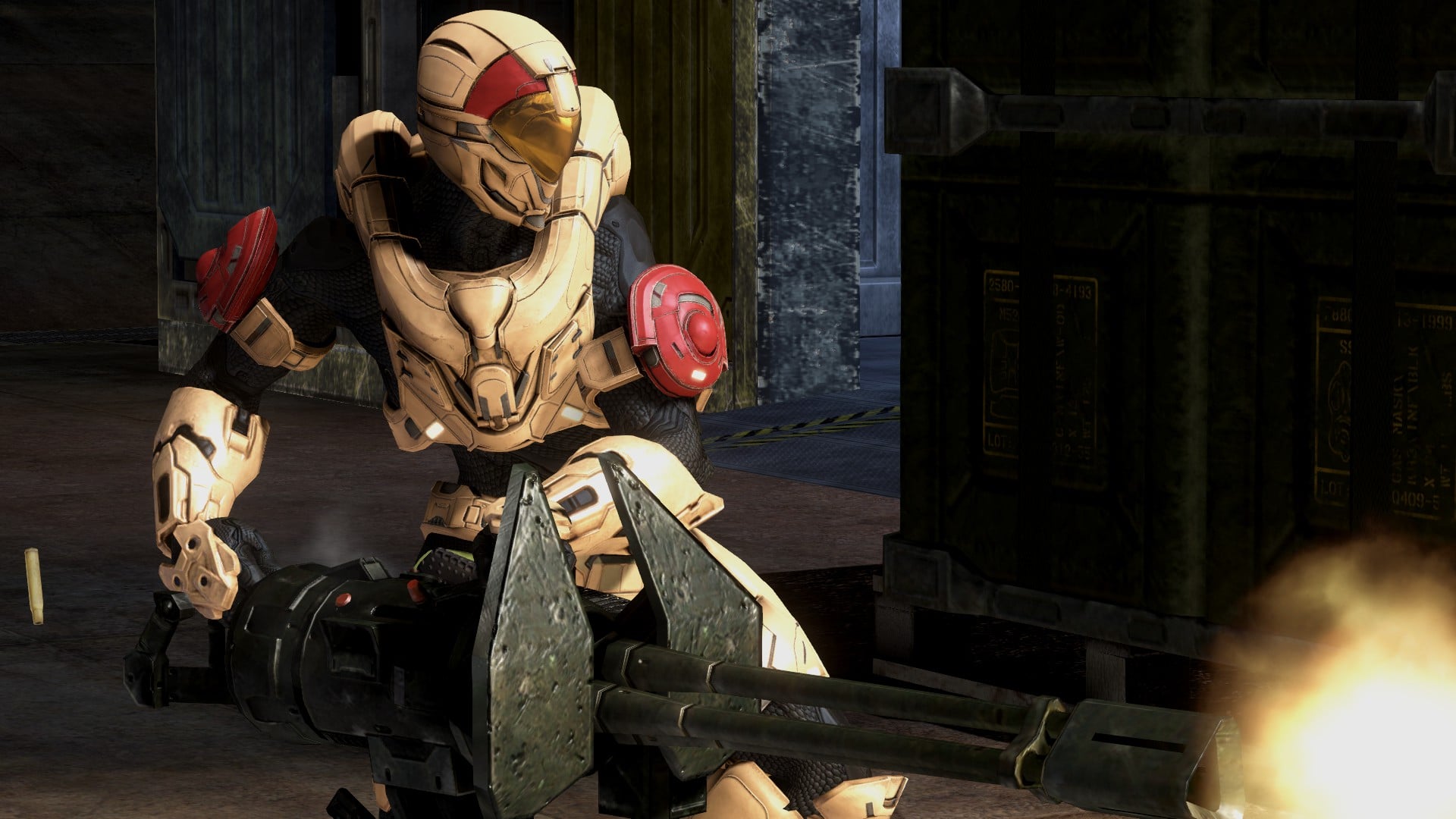 In the Halo 3 multiplayer map The Pit, a Spartan-II, clad in the NAVIGATOR-class Mjolnir variant, is wielding an AIE-486H machine gun. Screenshot from Halo: The Master Chief Collection.