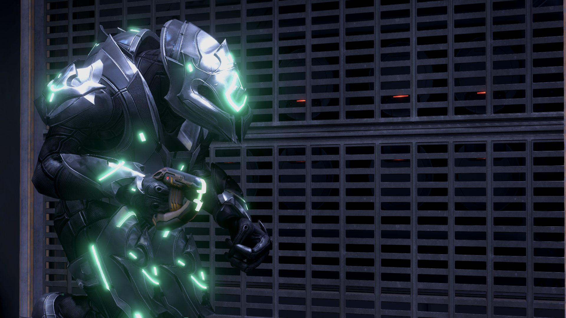 An Ossoona-clad Sangheili wielding a Type-25 plasma pistol on Orbital. Screenshot taken by User:JackVibe.