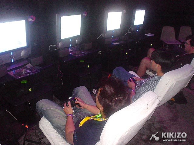 File:E3 2004 2.jpg
