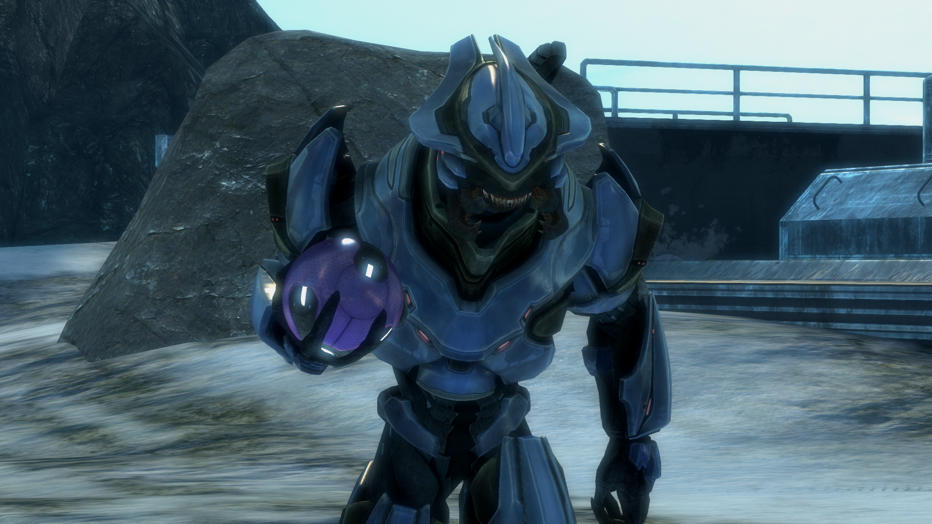 An Officer-clad Sangheili holding a Riruku-pattern antimatter charge on Breakpoint.