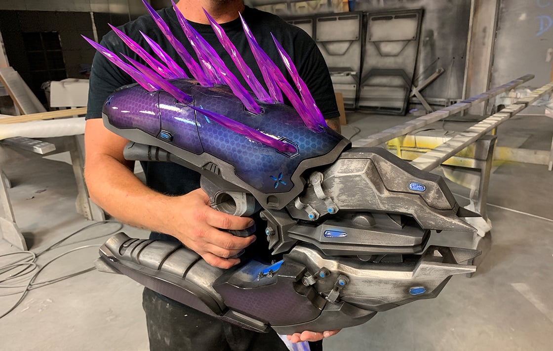 The Nahle'hax-pattern needler prop held by a staff member at Halo: Outpost Discovery.