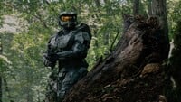 John-117 armed in a forest.