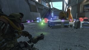 NOBLE Team's Jorge-052 fighting a Kig-yar Minor and three Kig-yar Majors inside the atrium of SWORD Base, as seen in Halo: Reach campaign level ONI: Sword Base.