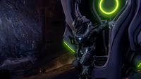 A Sangheili Commander climbing out of their Gloto.