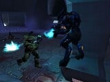 John fighting a Sangheili Minor at close range.