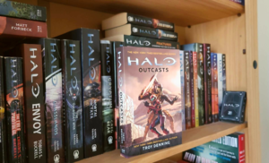 An image of Halo: Outcasts on a shelf with other Halo novels, courtesy of CIA391.