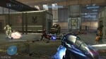 A Sangheili single-wielding a Plasma Rifle on Halo 3 multiplayer Foundry.