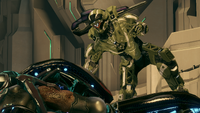 A Tracker-clad Spartan boarding a Karo'etba-pattern Ghost in Halo 4.