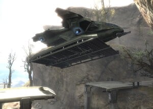 Screenshot of a D77 Pelican airlifting a deployable bridge into Szurdok Ridge in the level Tip of the Spear.