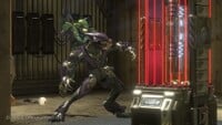 A Spartan assassinates a Sangheili while defending the core.