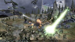 A screenshot of an early build of Halo Wars, depicting a large battle on a Halo ring, with multiple cut units.