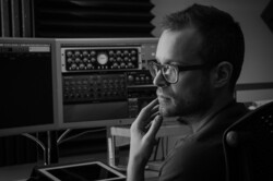 Joel Corelitz composing Halo Infinite's score.
