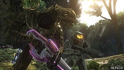 Promotional image for Halo 3 featuring John-117 with an MA5C assault rifle and Thel 'Vadam with a Vostu-pattern carbine on the campaign level Sierra 117.