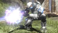 A Sangheili firing a particle beam rifle.
