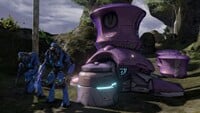 A recharge station alongside two Sangheili on Installation 05 in Halo 2: Anniversary.